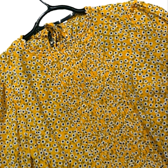 COPY - Zara Floral Blouse - Picture 2 of 3